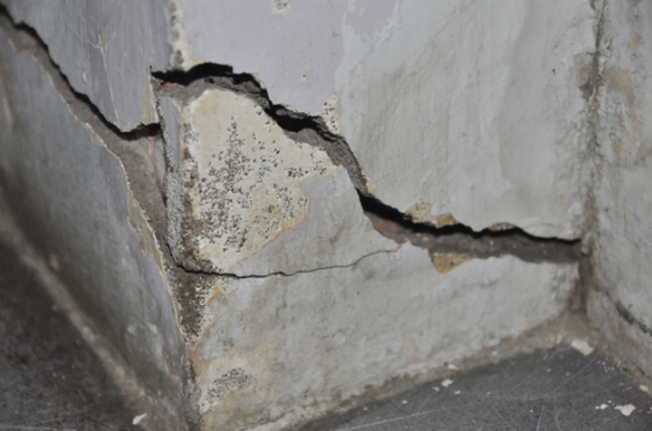 Hiện tượng lún móng, nứt sàn và Vết nứt trên tường